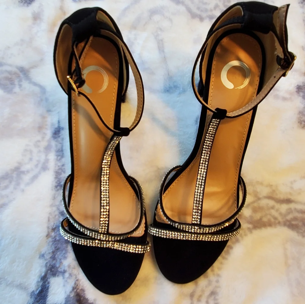 Journee Collection strappy sandal. NWOT